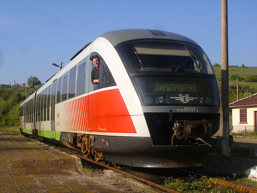 ДМВ 10-037/038 на гара Мост
