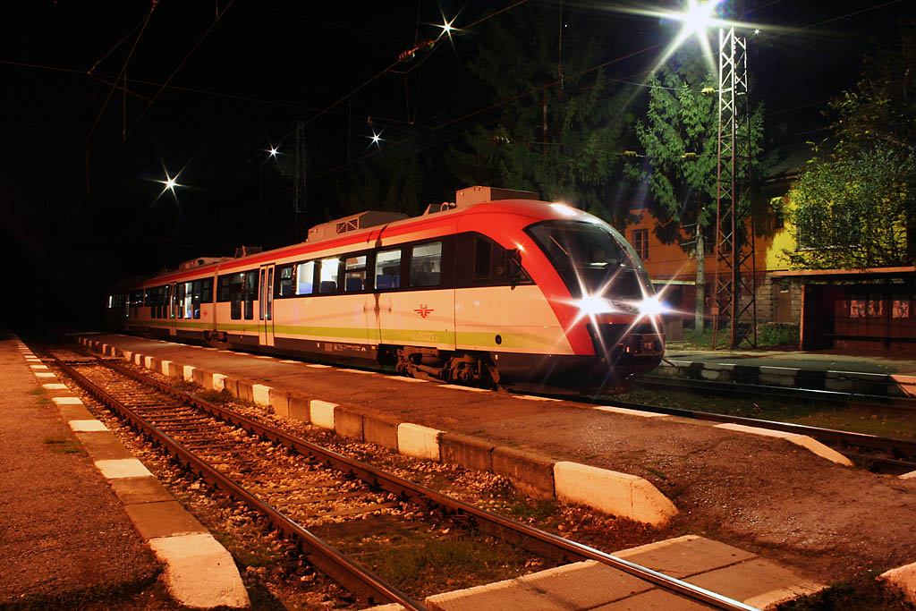 ЕМВ 30-021/022 на гара Реброво