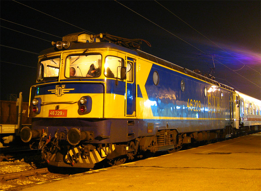 46 229.1 на гара Септември на чело на УБВ 8603