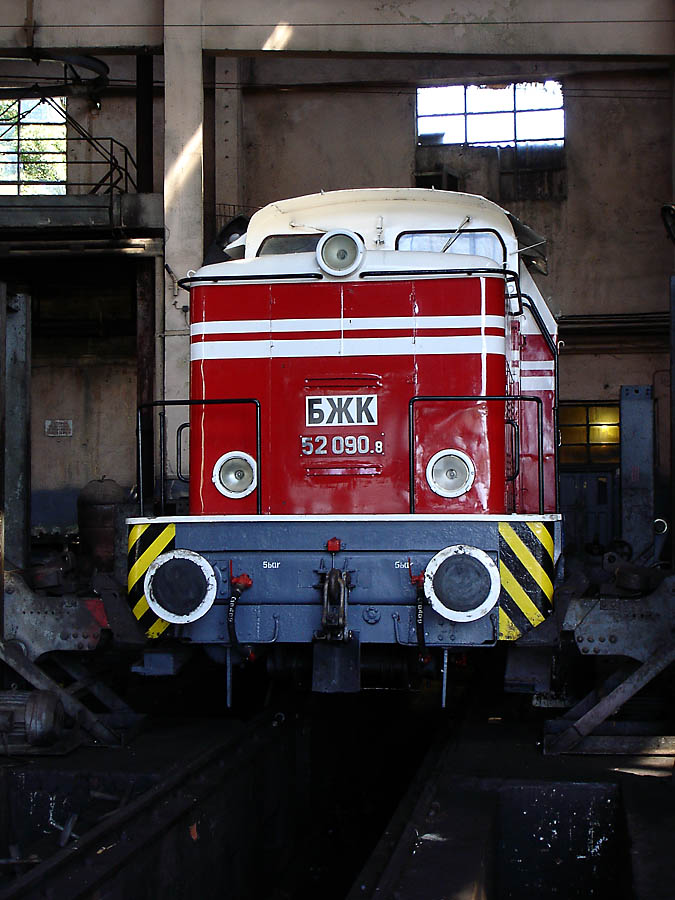 52 090