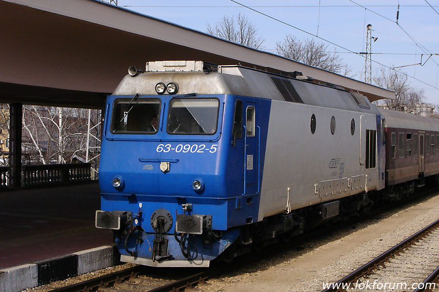 63-0902-5 с МБВ 463 на гара Русе