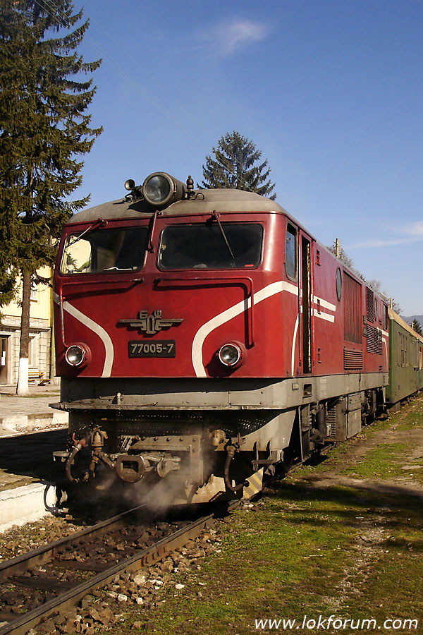 77 005-7 на гара Велинград