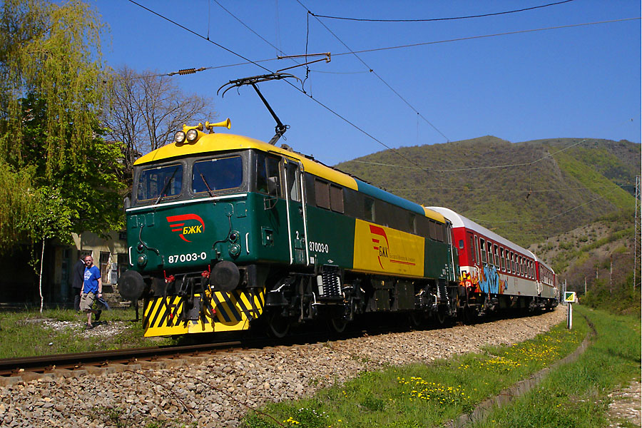The BZK touristik train: Първата фотопауза е на спирка Буново