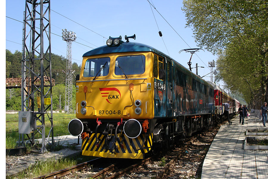 The BZK touristik train: На гара Габрово