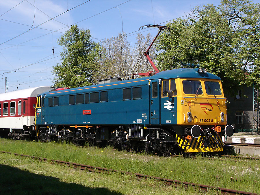The BZK touristik train: Локомотив 87 004-8 на гара Славяново