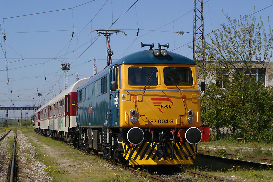 The BZK touristik train: Влакът на гара Варна-фериботна