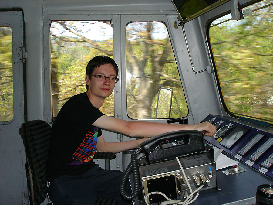 The BZK touristik train: Daniel в задната кабина на локомотива