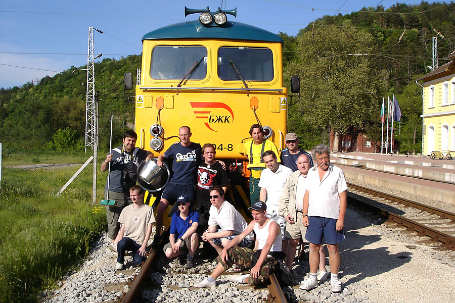 The BZK touristik train: Снимка за спомен пред 87 004-8