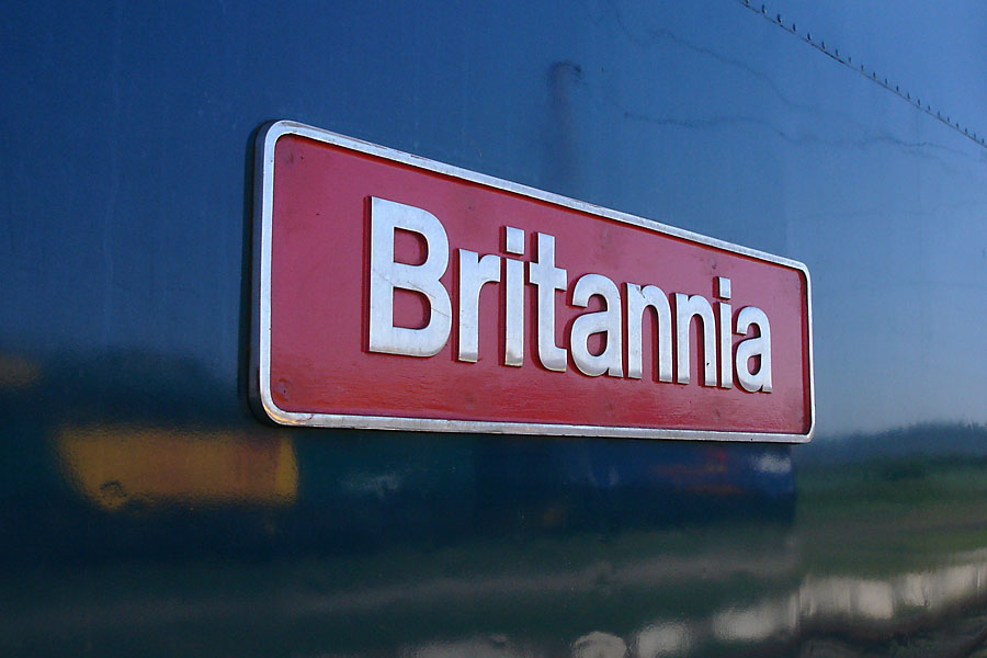 именната табела на локомотив 87 004-8 "Britannia"