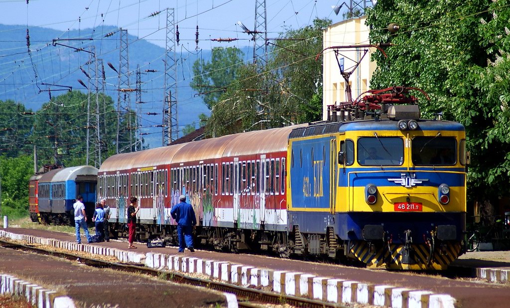 46 211 начело на БВ 3621 на гара Тулово