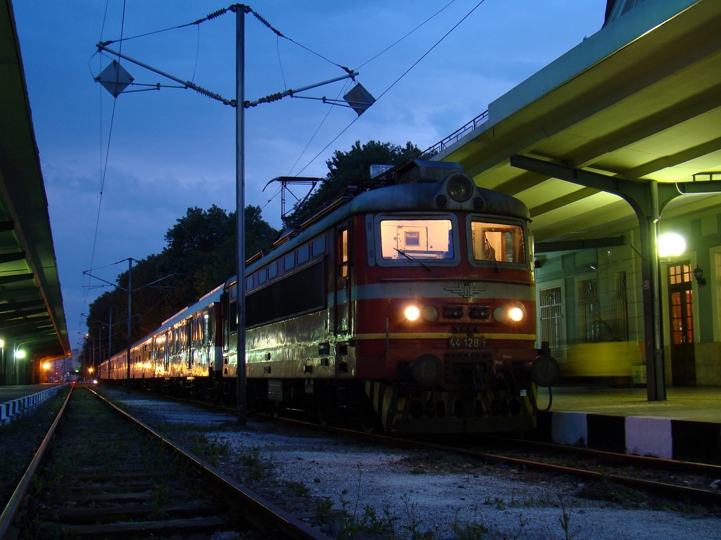 44,128 & БВ 8615