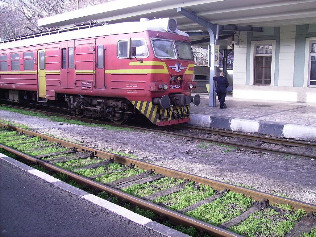 32 049/050