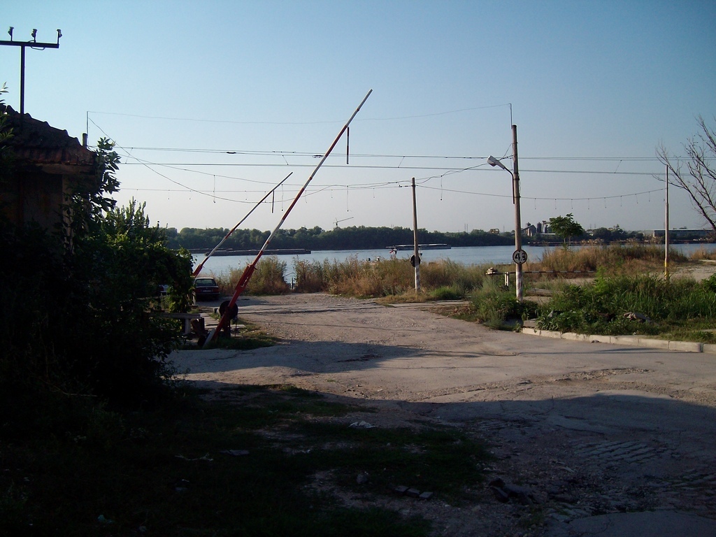 Река и железница