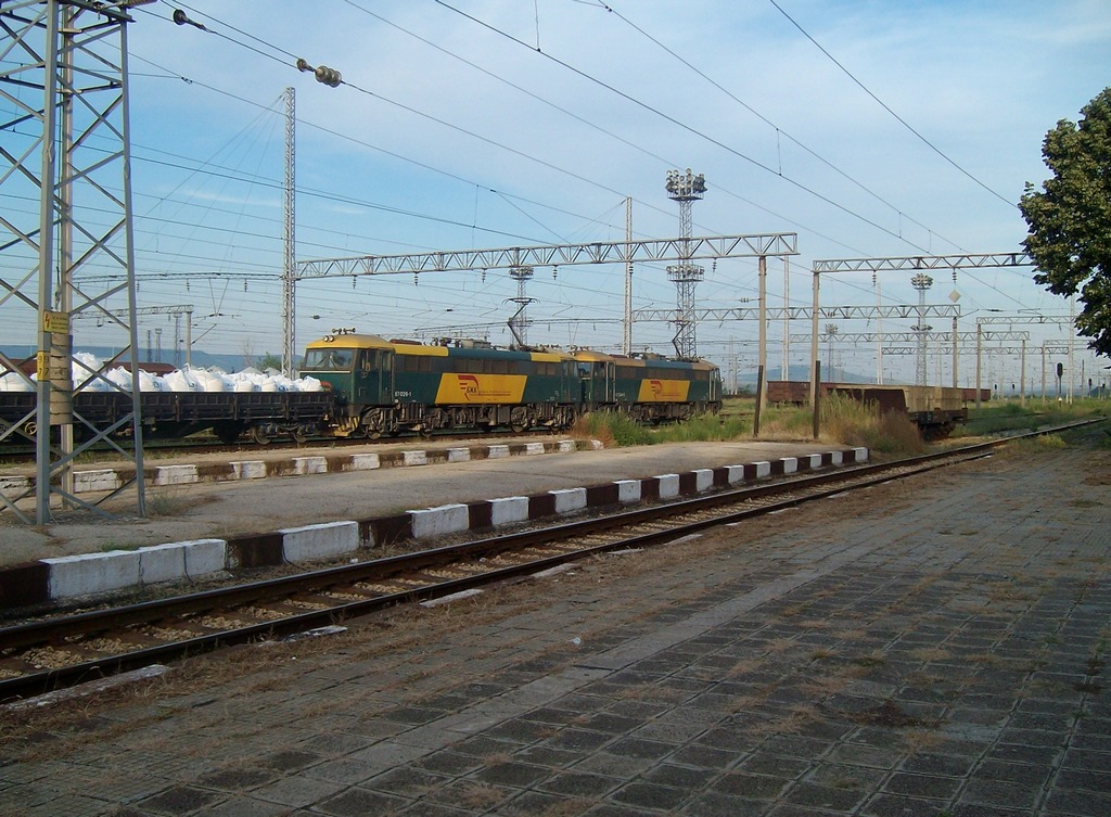87025