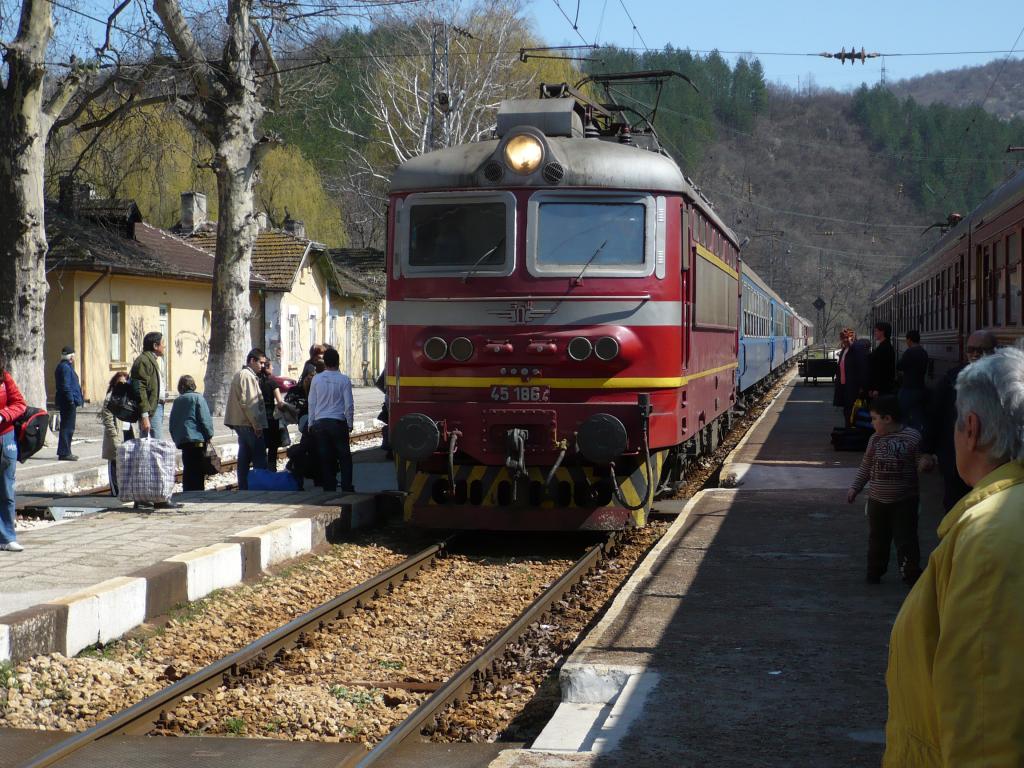 45 186