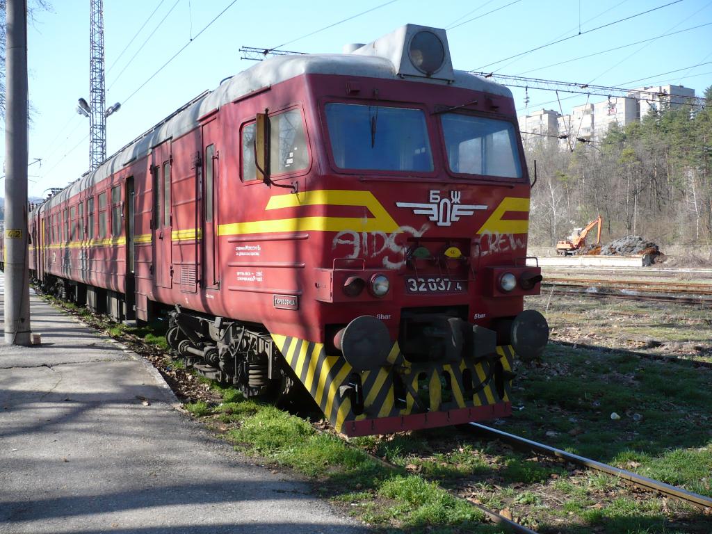 32 037/038