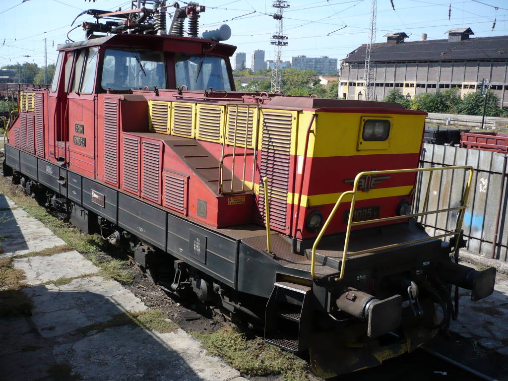 61005