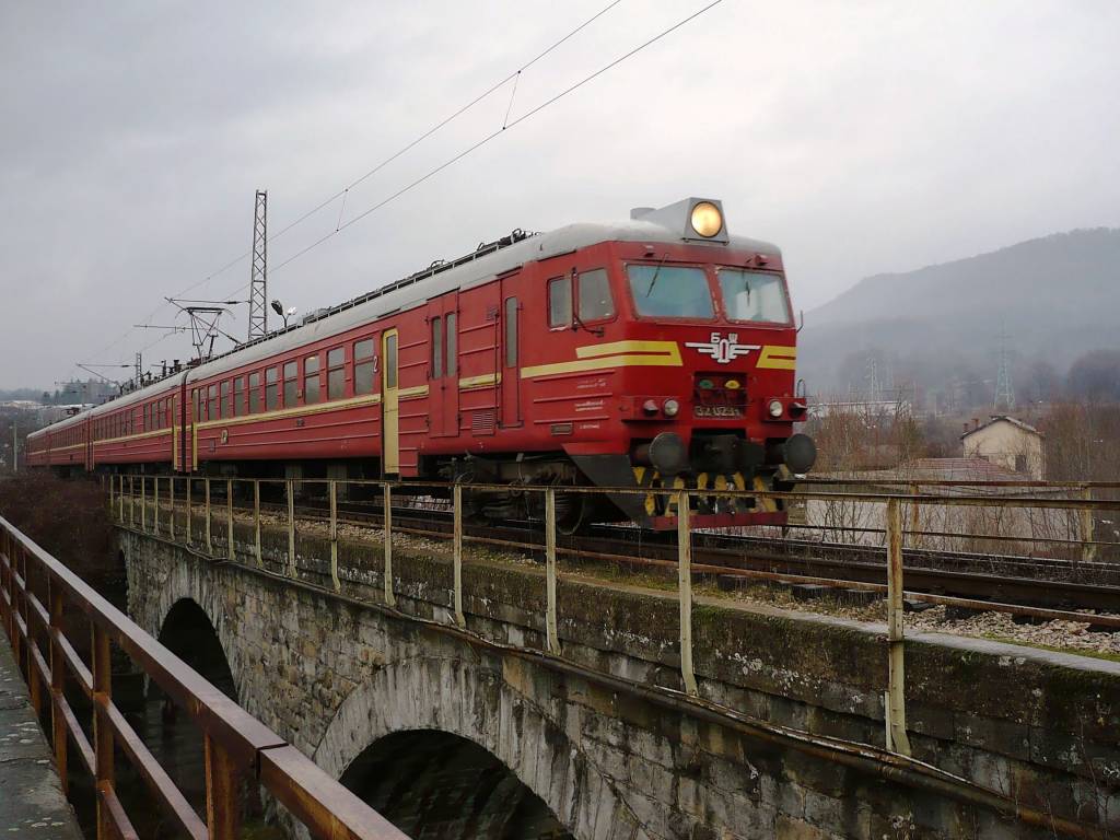 32 029.1/030.9 обслужва влак 42209