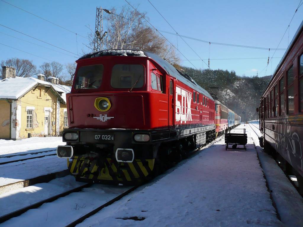 07032 + 45197 на горски пътник