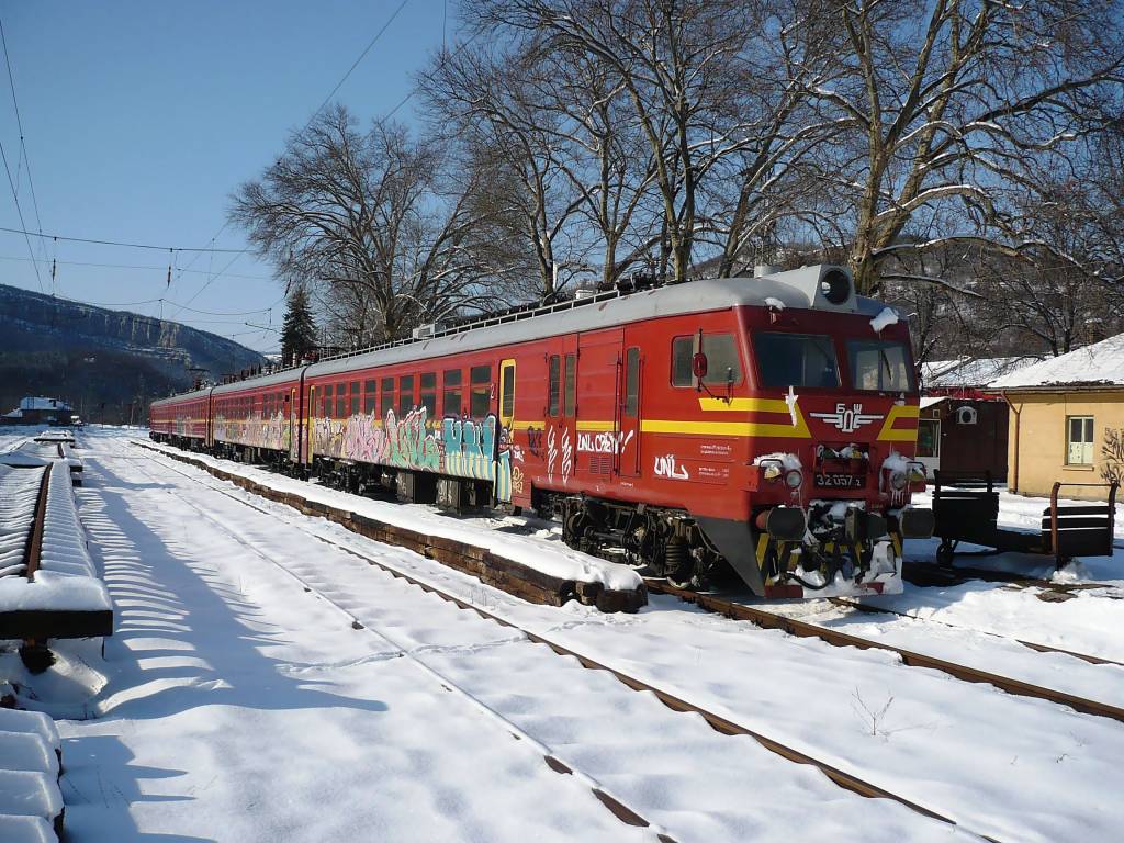 32 057.2/058.0 се изпича на слънце
