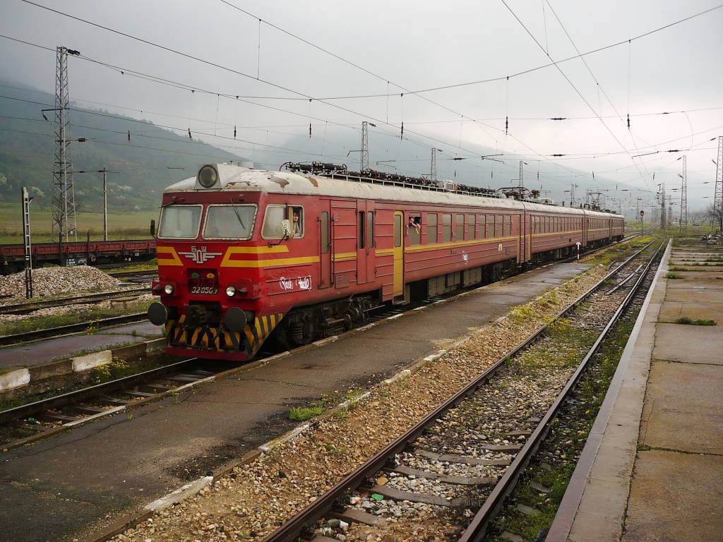 32 049.9/050.1 на гара Дъбово