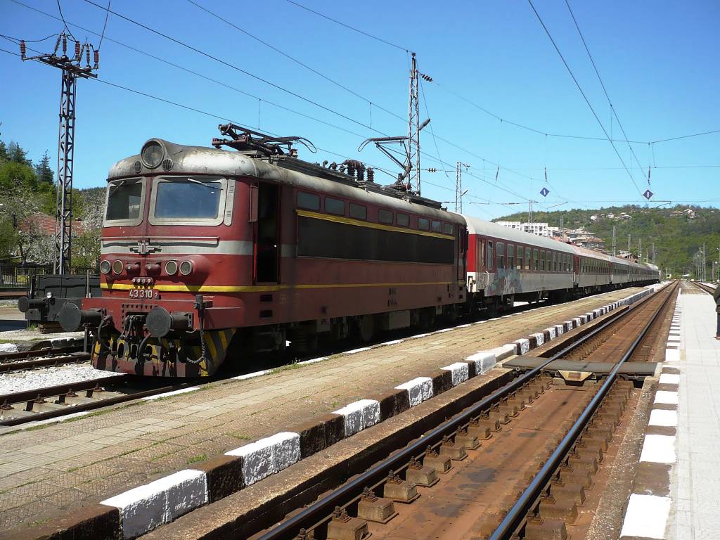 БВ 4690/91 гариран на 3-ти коловоз на гара Трявна