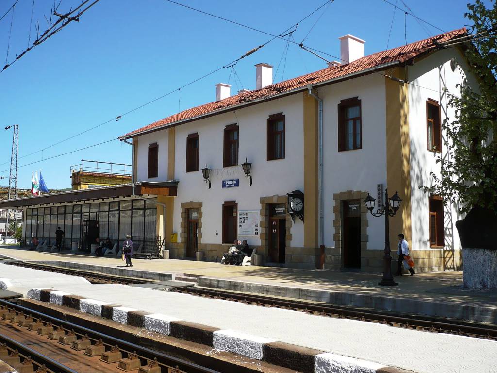 Ремонтираната гара Трявна