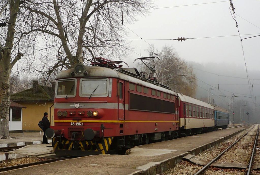 45 196.3 начело 40102 акустира на ЦЛ с поздрав от надбуферните!
