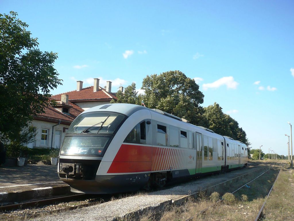 10 003/004 на гара Кардам