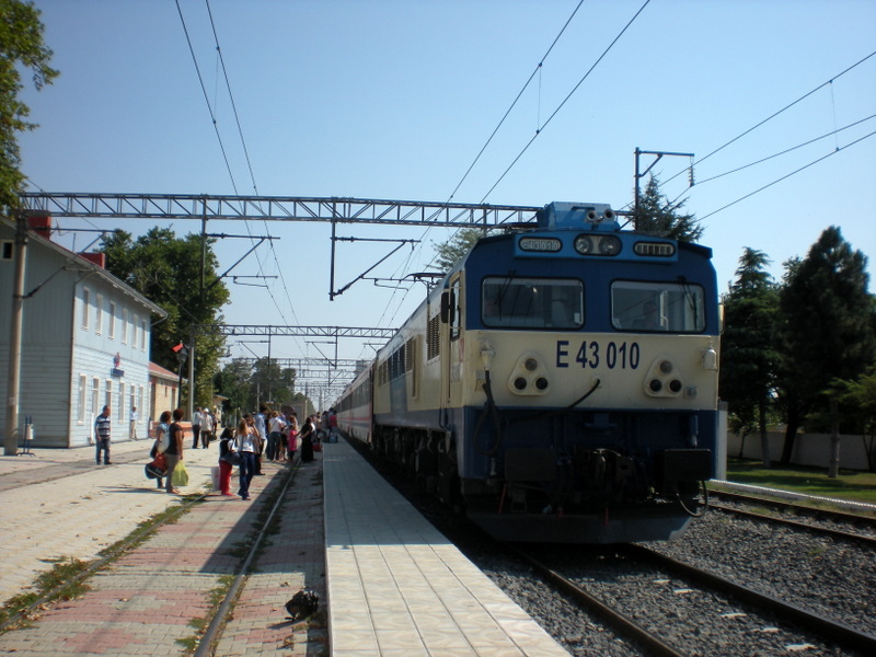 Е-43-10 с влак от Халкали за Капикуле.