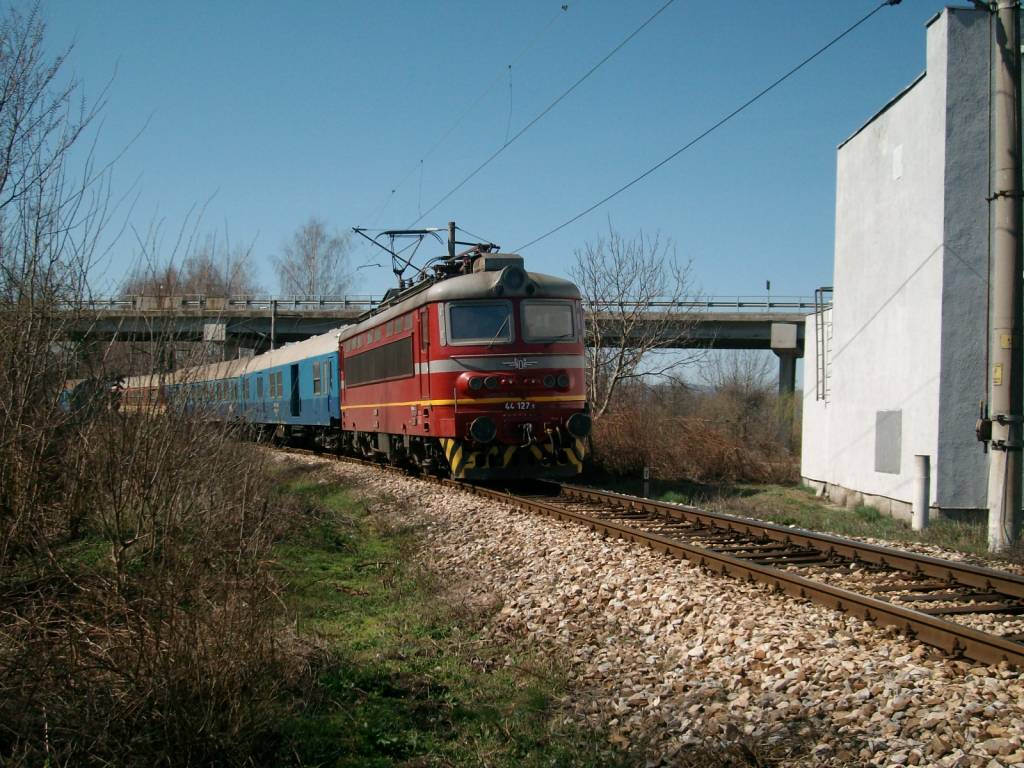 44 127