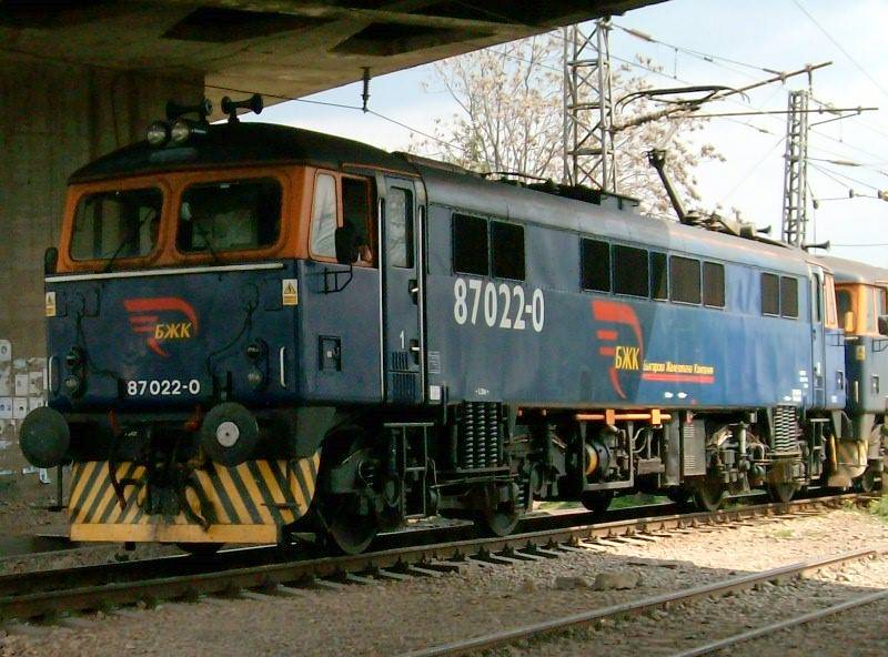 87 022