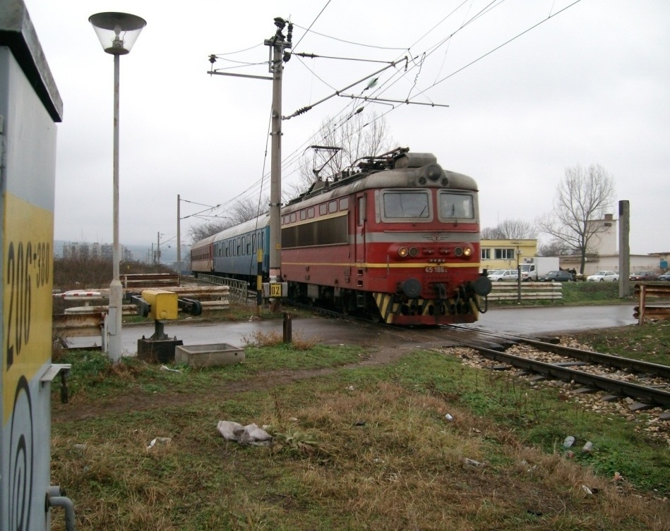 45 186