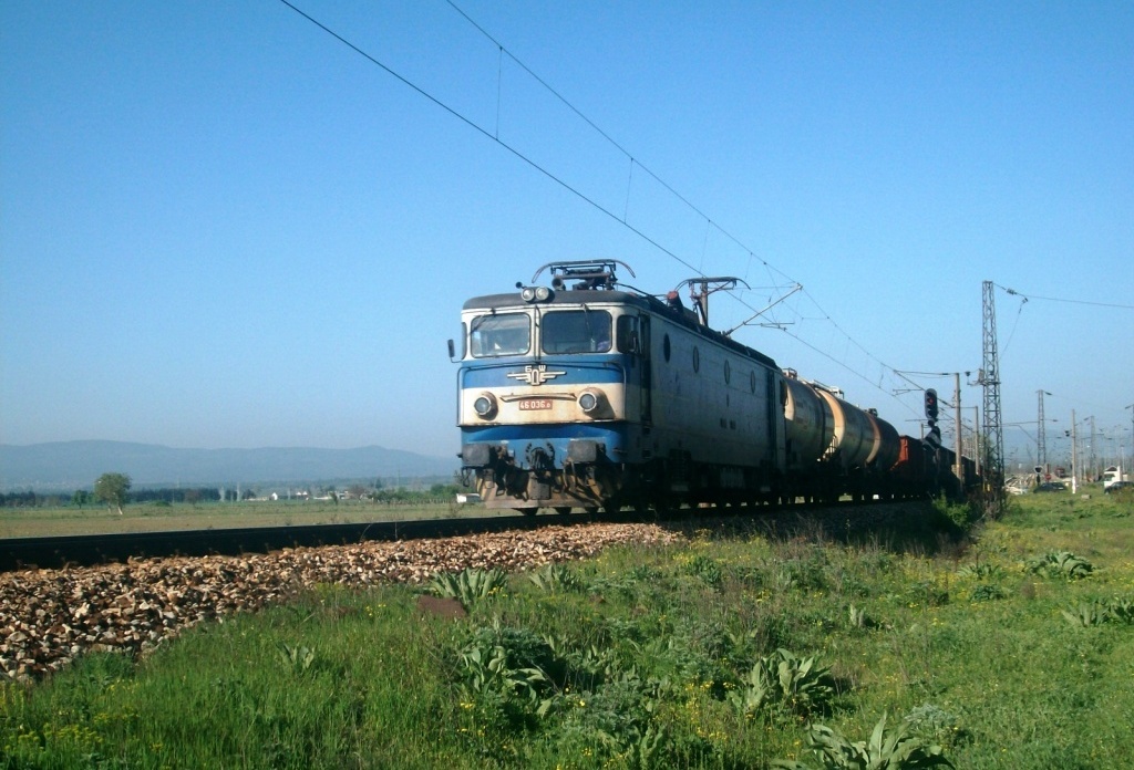 46 036