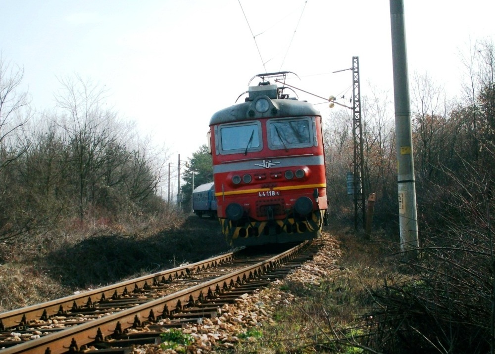 44 118