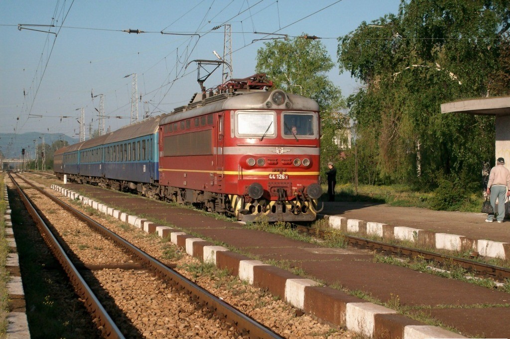 44 126