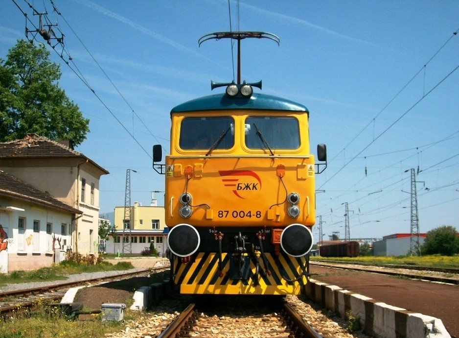 87 004