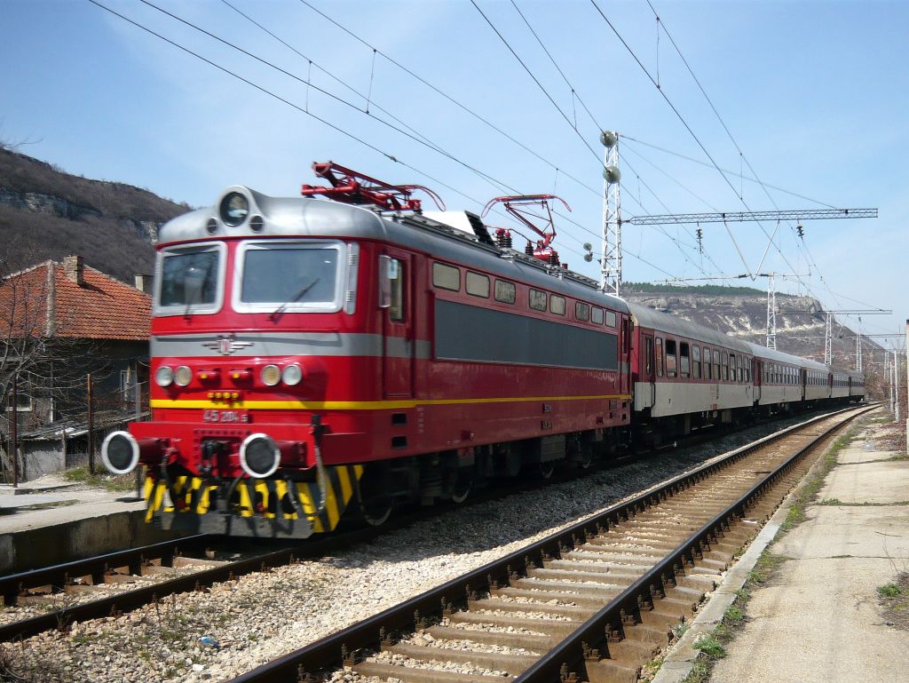 45204