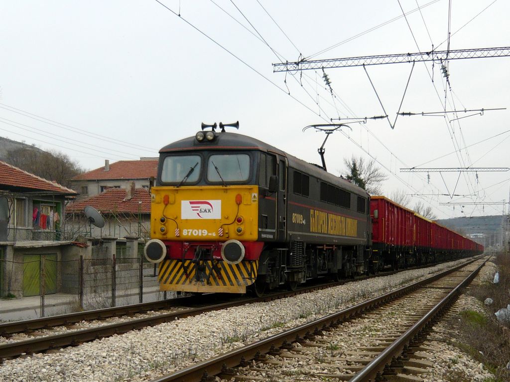 87019