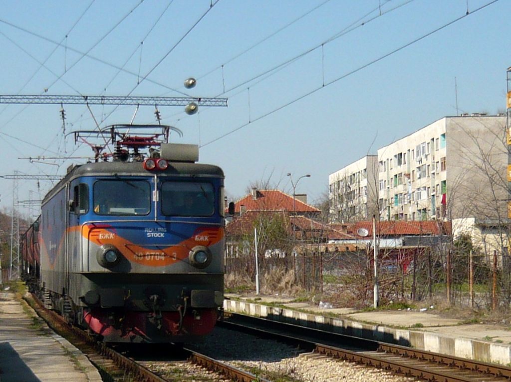 400704