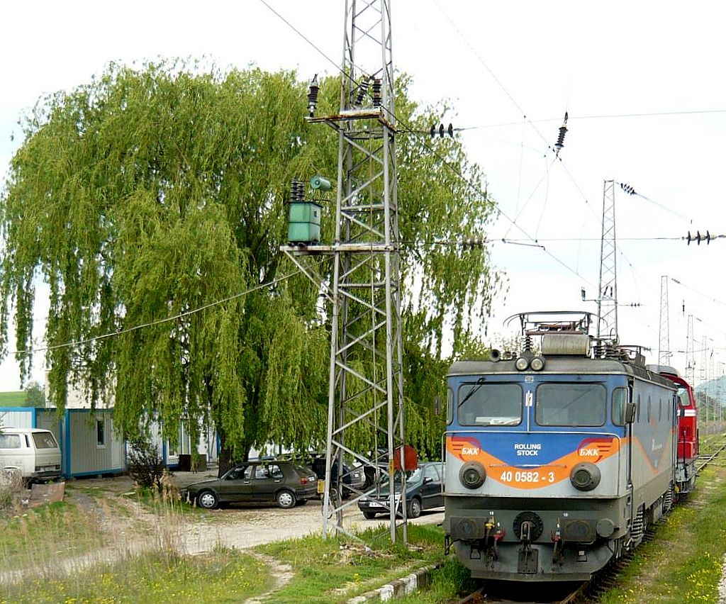 400582