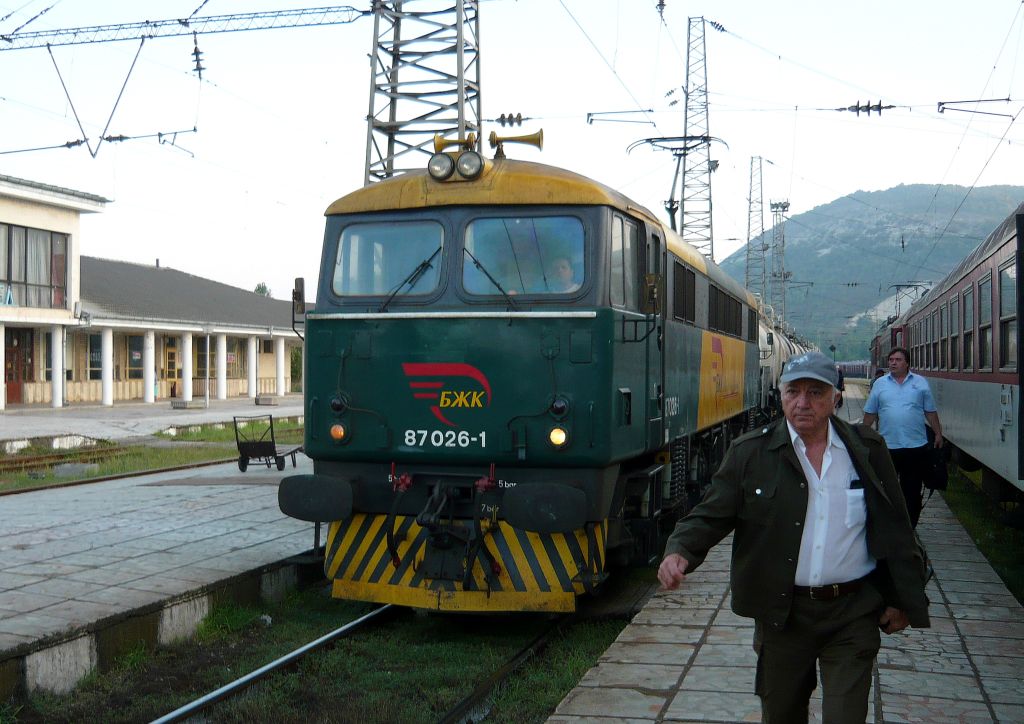87026