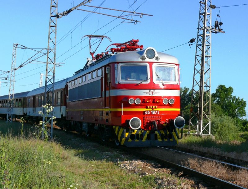 45187 през 2009 година