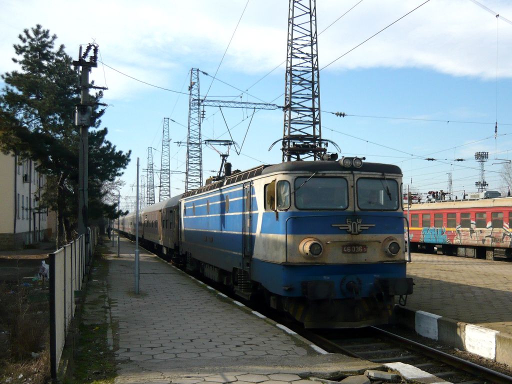 Влак 8611 "Слънчев бряг"
