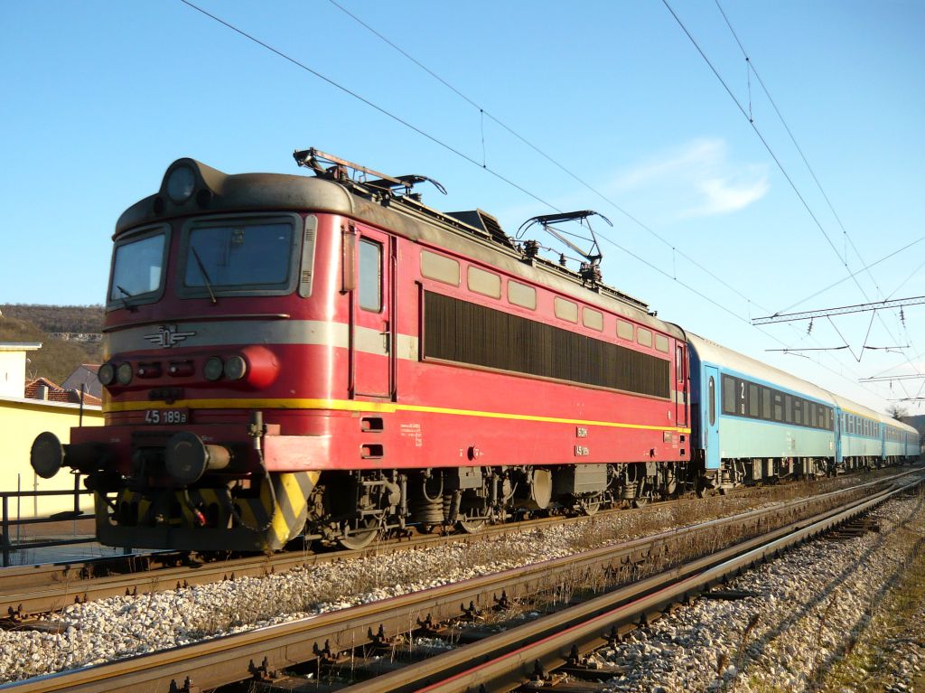Влак 2672 "Варна"