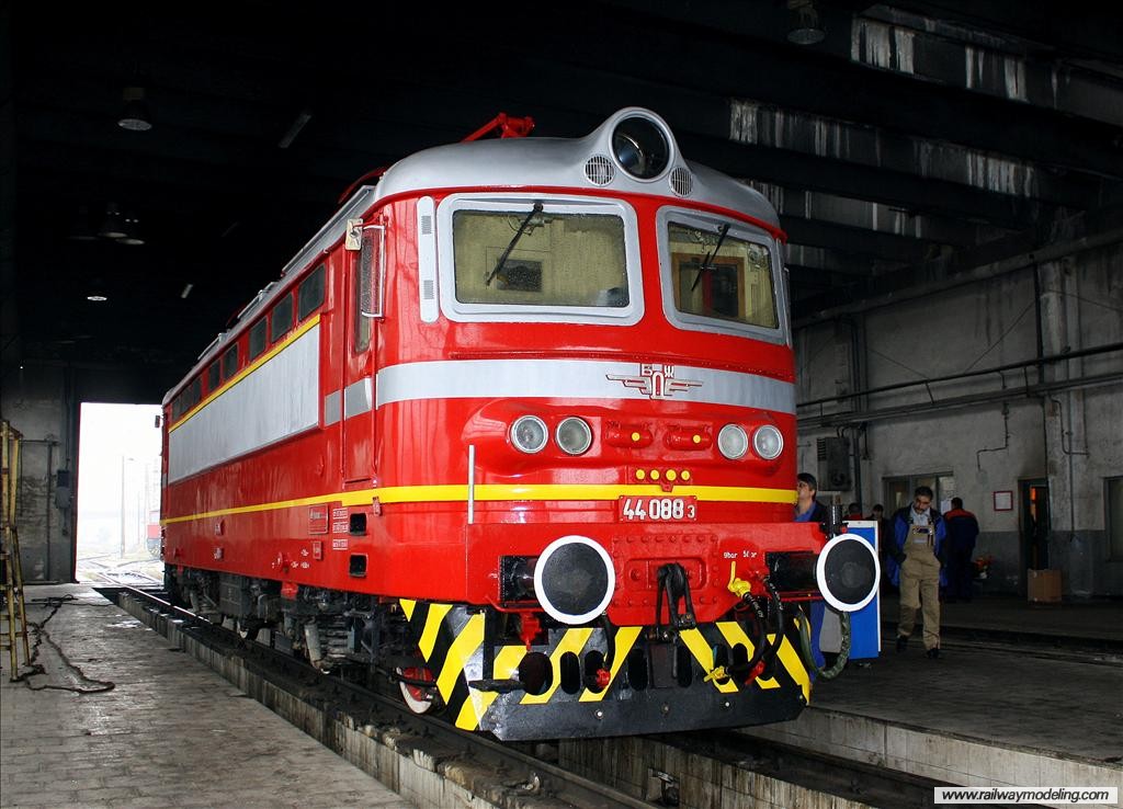 44088 през Март 2010г. във Варна, малко след ремонта в Русе