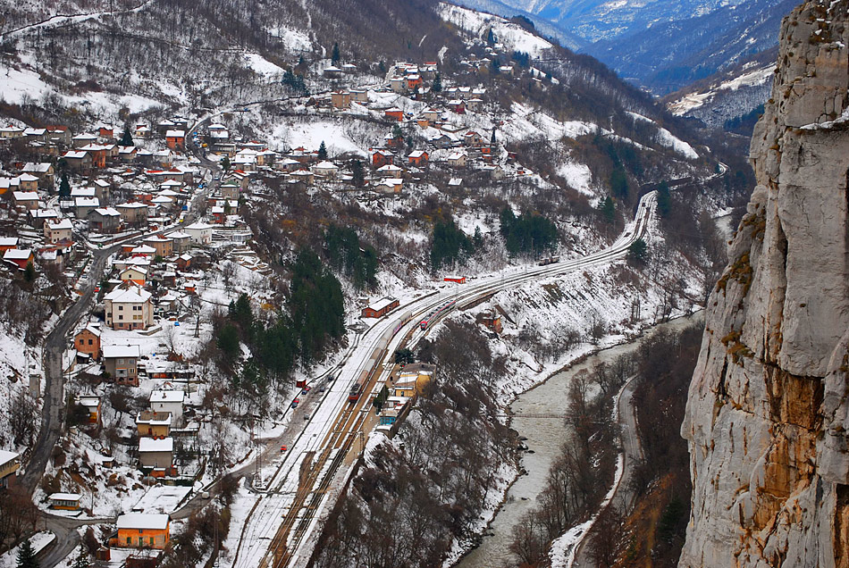Гара Лакатник