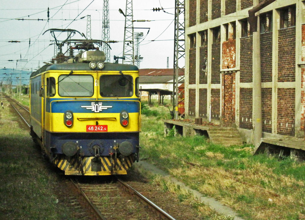 46 242