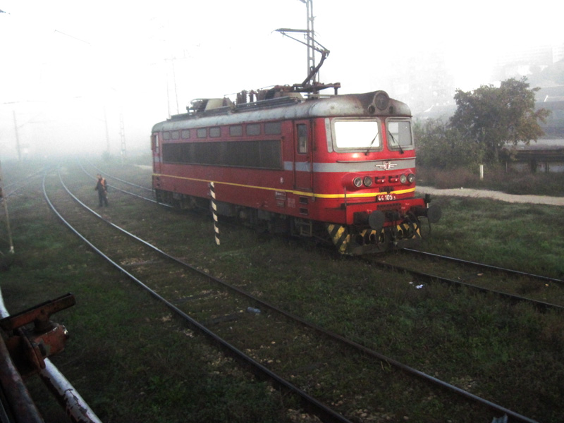 44 105 в мъглата