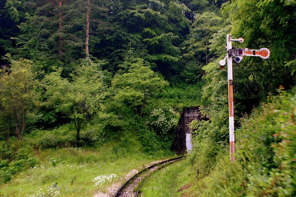 Входният семафор на гара Аврамово